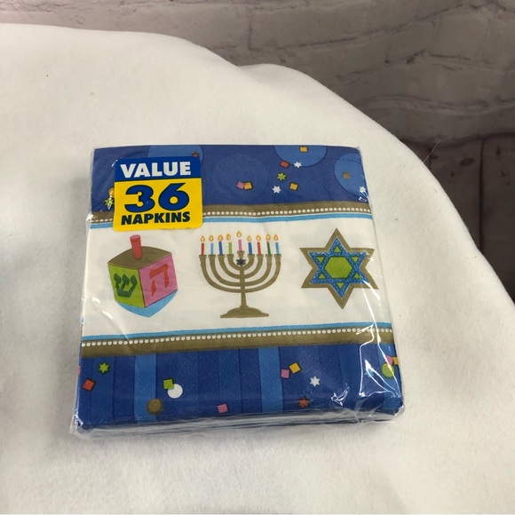 Hanukkah Celebrations Chanukah Party Plates Napkins Cups Confetti Serves 18 NEW - Picture 3 of 12